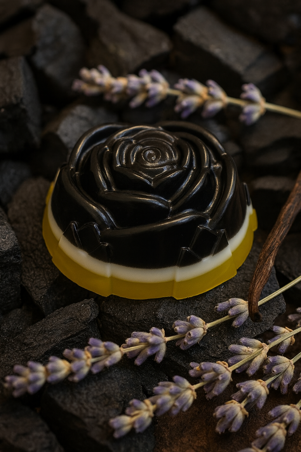 Jabón Artesanal con Carbón Activado – Limpieza Profunda y Purificante