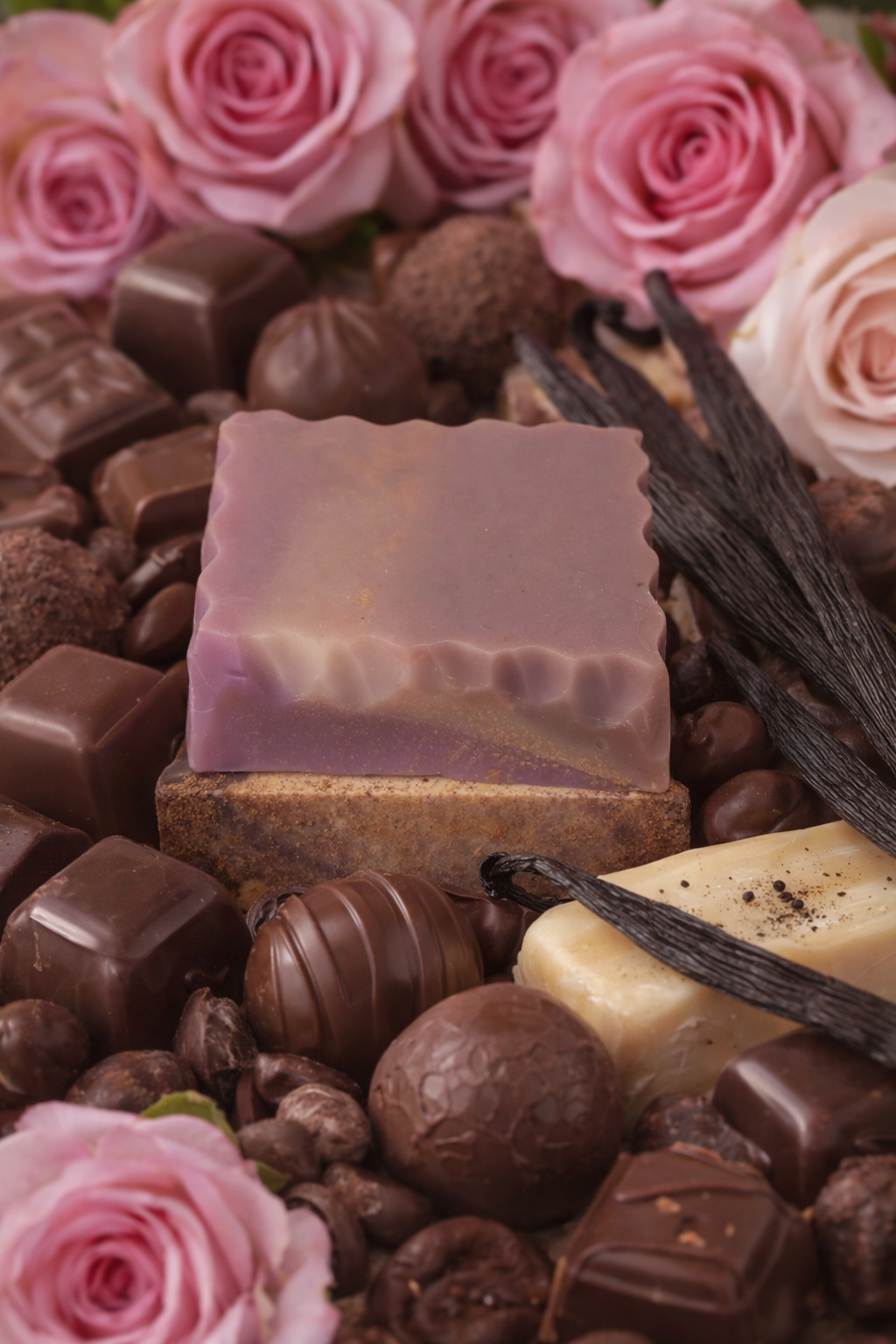 Jabón Artesanal de Rosas, Chocolate y Vainilla – Aroma Floral y Dulce